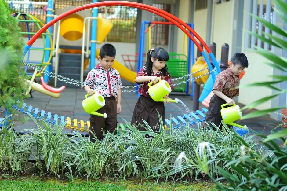 aktivitas siswa sekolah biasa yang berprestasi